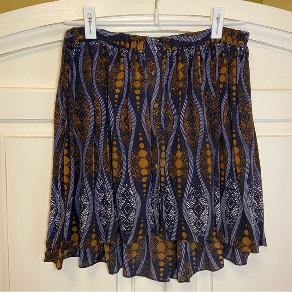 Club Monaco Silk Mini Skirt - Picture 2 of 8